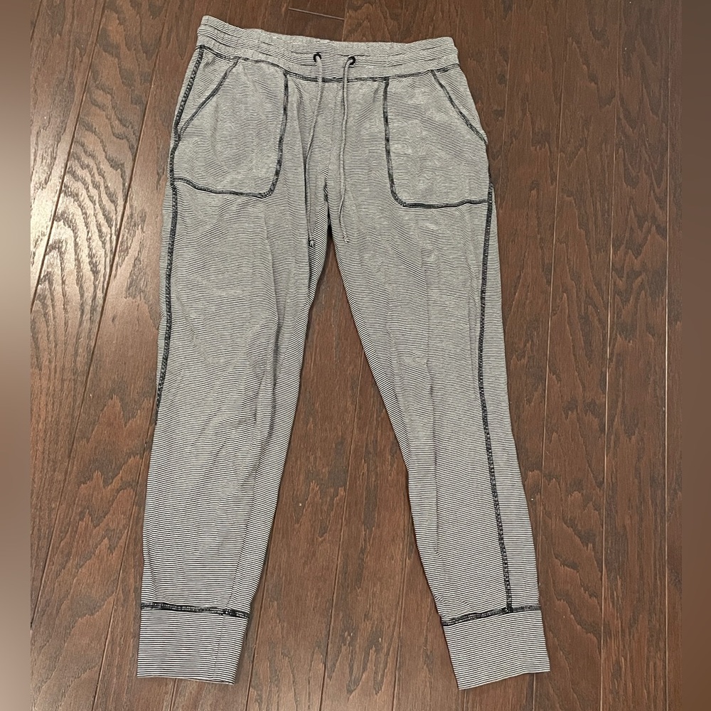 Vineyard Vines Feeder Stripe Knit Joggers, Womens XS, black and white